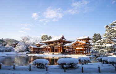 Byodoin Phoenix Hall seen in kimono